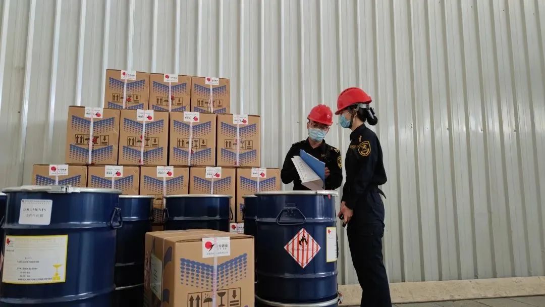 中港<a href='http://www.hrgnw.cn' title='危險品海運' >危險品海運</a>