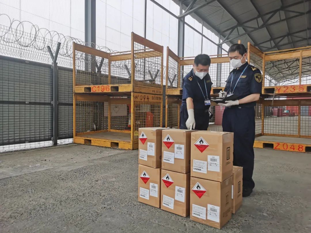 <a href='http://www.hrgnw.cn' title='危險品海運' >危險品海運</a>